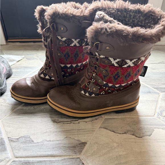 Sorel Brown and Red Knit Pattern Boots - Picture 3 of 3